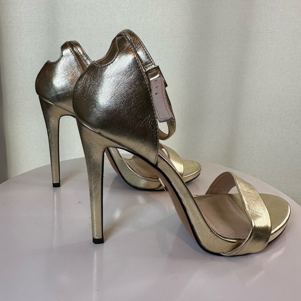 Topshop Light Gold Heel with Ankle Strap. Women’s size 40.